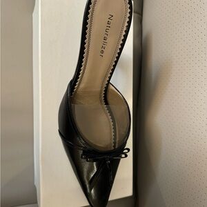 New, never worn Naturalizer Slides, size 9W